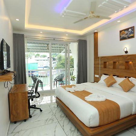 Cloud Bed Holidays Мунар Екстериор снимка